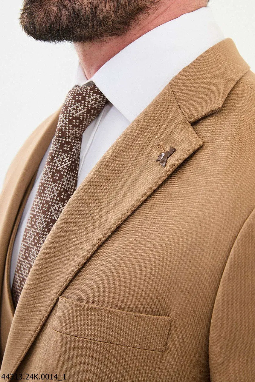 Men's Camel Three-Piece Suit – Sophisticated Formal Wear for Winter Weddings, Corporate Events, and Stylish Gatherings.